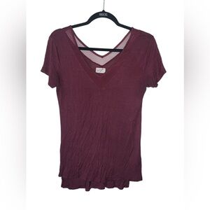 Glitz Women’s Burgundy V-neck Short Sleeve Tee Size Large